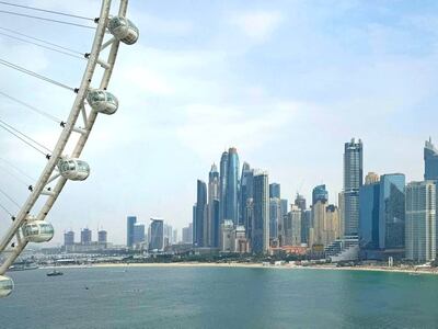 Ain Dubai i panorama Mariny z plaży