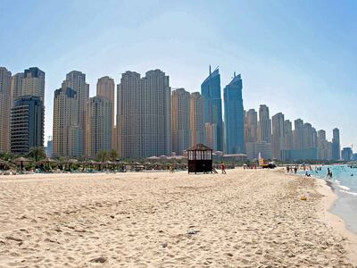 Plaża JBR pod wieżowcami Mariny